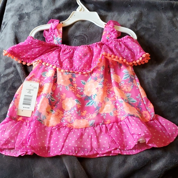 Pink polka dot flower top with white pants set - Picture 3 of 5